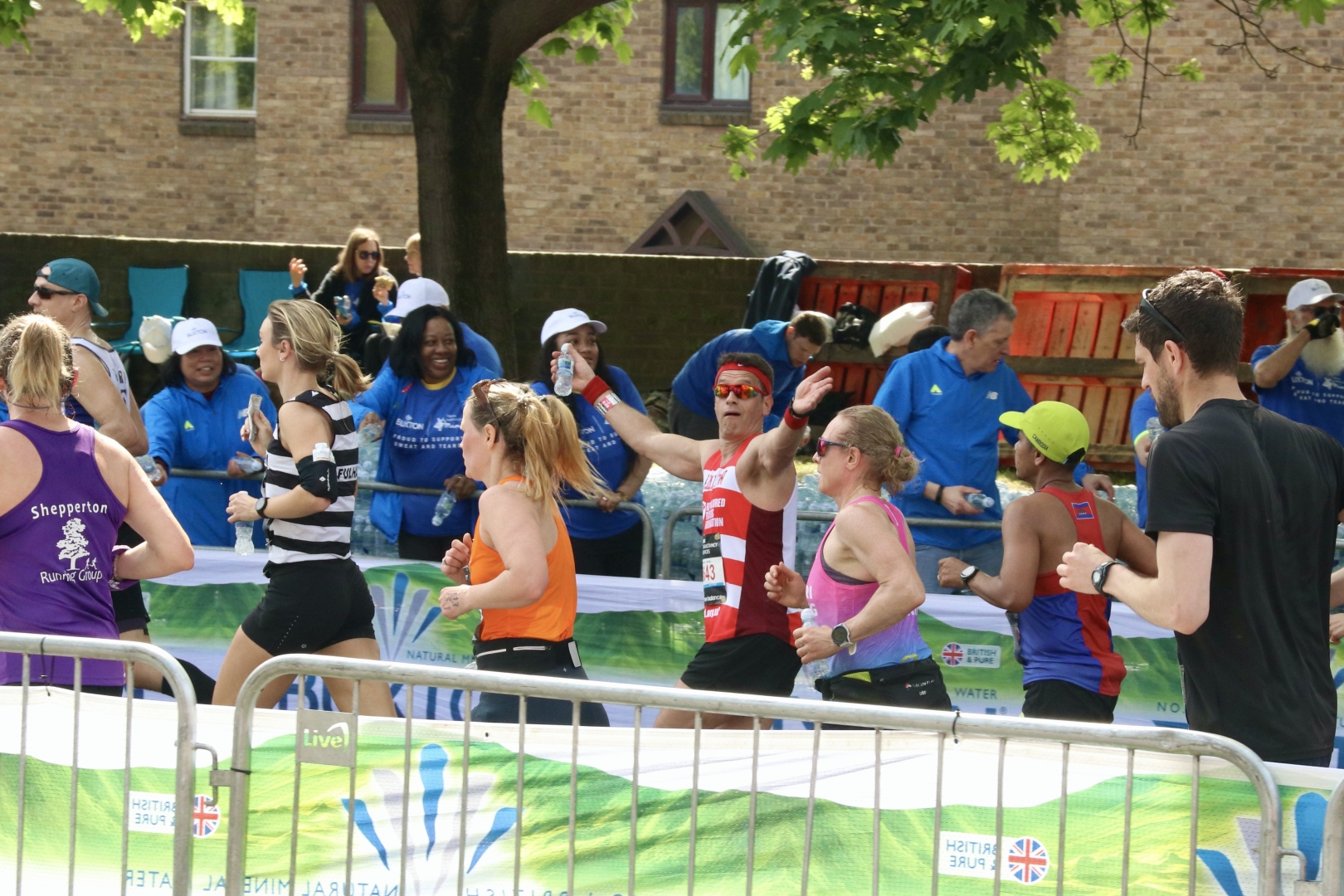 £35,000 raised by rugby community at London Marathon in support of injured players 